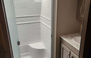 Big boy! sleeps 8/ 2 bathrooms/bunkhouse/5 slides