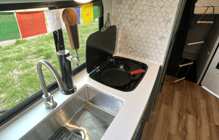 Fully loaded camper for all seasons ☀️