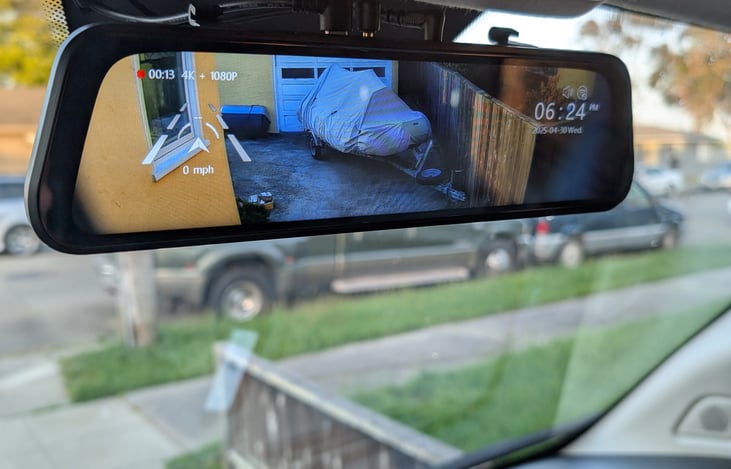 Digital Rear view mirror combined with back up Camera provides excellent rear visibility