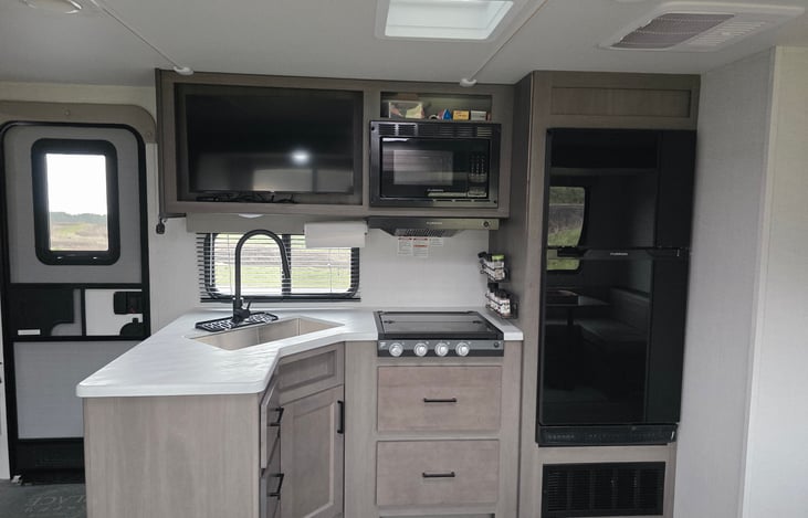 Kitchen with Microwave and Gas Stove