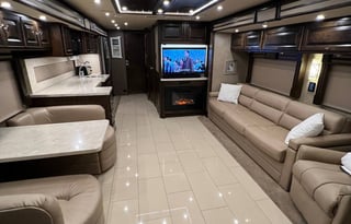 Luxury Coach - Quiet Diesel Pusher - Starlink