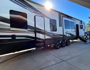 Grand Design Momentum M-Class 381MS