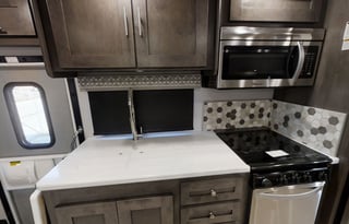 31-*NEW* 2021 Georgetown 4-sleeper Luxury Class A