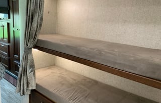 2019 Motorhome sleeps 10 extra large living space