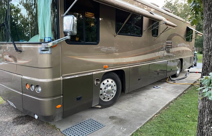 All windows have window shades.
Other side of the coach has a large canopy.