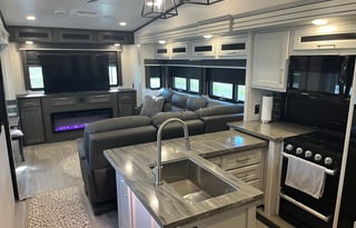 2025 Keystone Cougar Midnight Edition Fifth Wheel