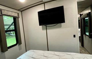 Pet Friendly and Kid Approved Spacious Camper