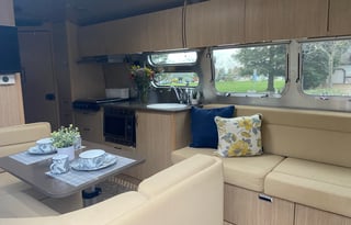 Airstream Flying Cloud 30 Bunk