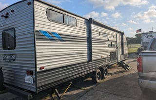 2022 - Sleeps 10! Delivery Available!!