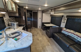 Dogwood - Coleman Lantern 262BH - Sleeps 8