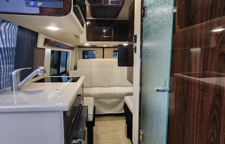 2023 Midwest Patriot FD2 – Ultimate Luxury Coach