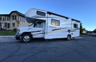 2025 28ft Coachmen 26DS - Sleeps 6