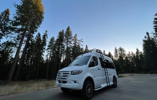 Mercedes Sprinter 4x4 - Solar/Generator
