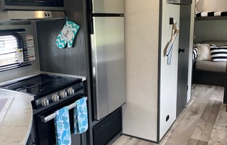Camper For Rent – Sleeps 7 Comfortably!
