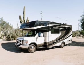 Coachmen RV Leprechaun 220QB Ford 350