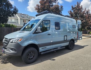 Winnebago Revel 44E