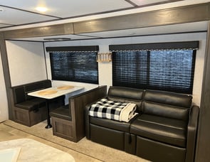 Dutchmen RV Coleman Lantern LT Series 262BH