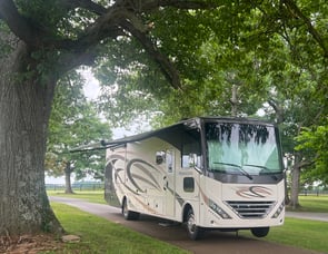 Thor Motor Coach Hurricane 35M