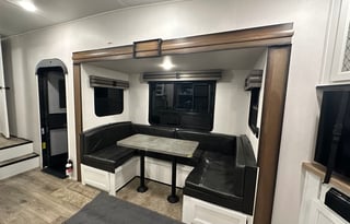 Family Friendly 5th wheel with bunkhouse!!