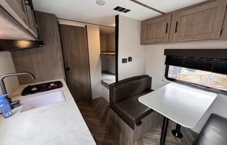 Cozy Keystone Springdale Mini with Bunk Beds