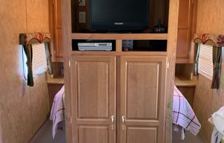 Free as a Bird Camper Sleeps 8 '06 Jayco Jayflight