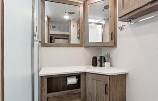 2023 Winnebago Vista 29V: Spacious & Luxurious