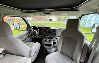 Modern RV – Pet Friendly, Easy, & Road-Trip Ready!