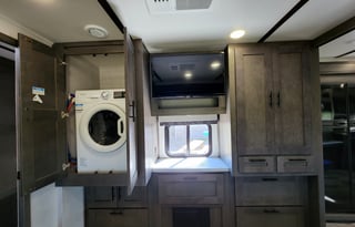 2022 FR3 34DS Class-A(Gas) Sleeps Up to 8 + Tent