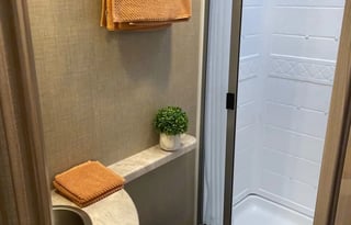 20*NEW*2022 LUXURY Mercedes - Sleeps 6 - Great MPG