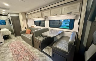 Clean&Comfortable 2023 Forest River Sunseeker LE