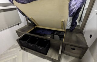 2022 - Sleeps 10! Delivery Available!!