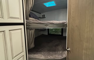 2021 Keystone RV Cougar Half-Ton 24SABWE