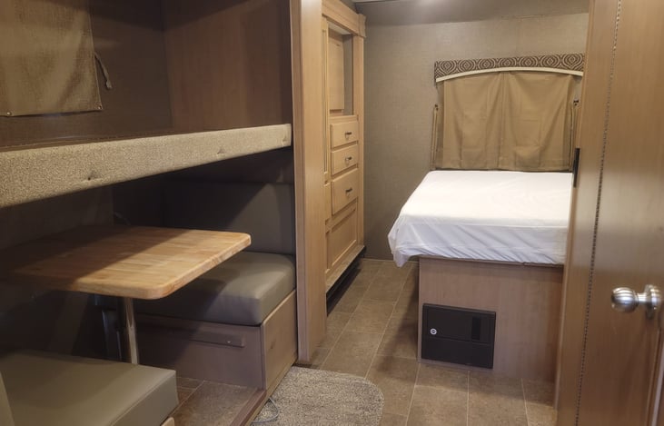 bunkhouse that converts from 2 beds to mini dining area