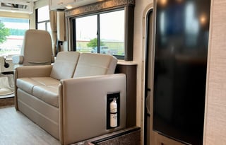 Bunks Sleeps 8 Class A "Annie"