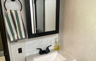 2022 Surveyor Legend 276BHLE - Family/Pet Friendly