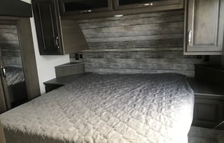 2 Bed 2 Bath 2021 Keystone 5th Wheel