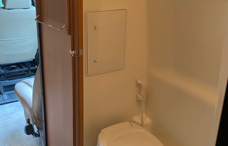 Full bathroom in closet