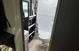 Beautiful Family Friendly 33 FT. Aurora RV