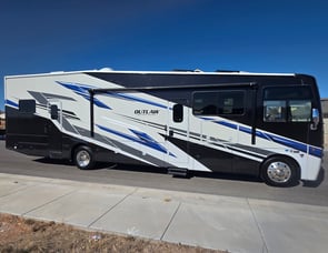 Thor Motor Coach Outlaw Wild West Edition 38K