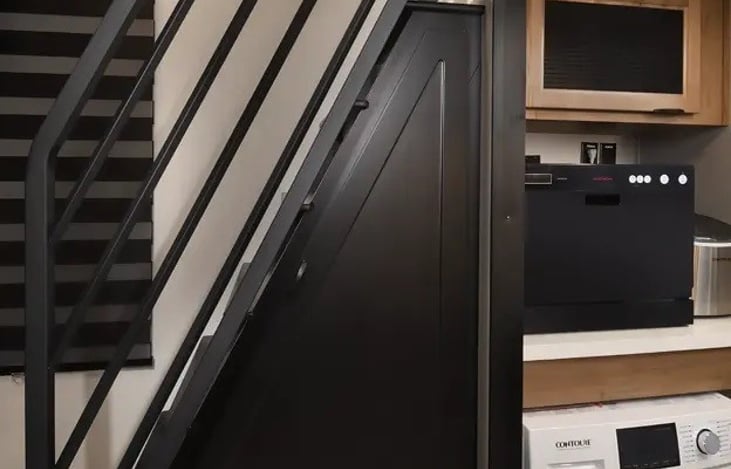 Yes, that's a dishwasher, icemaker and a washer/dryer combo.