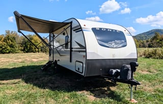 Venture Sonic Lite | Cozy, Modern and Easy to Tow