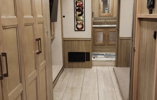 Class A Diesel Pusher bunkhouse w/ 2 full baths