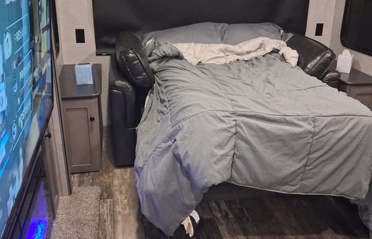 Provided a twin size 120 volt blow up mattress to top the fold out love seat. With sheets comforter and 2 pillows.