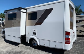 2020 Regency Ultra Brougham 25MB