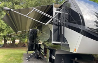 Luxury Pet Friendly RV priced to rent!!!!