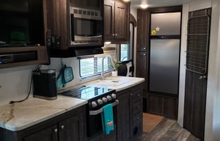 "The Hangout" Starcraft 212FB (DELIVERY ONLY)