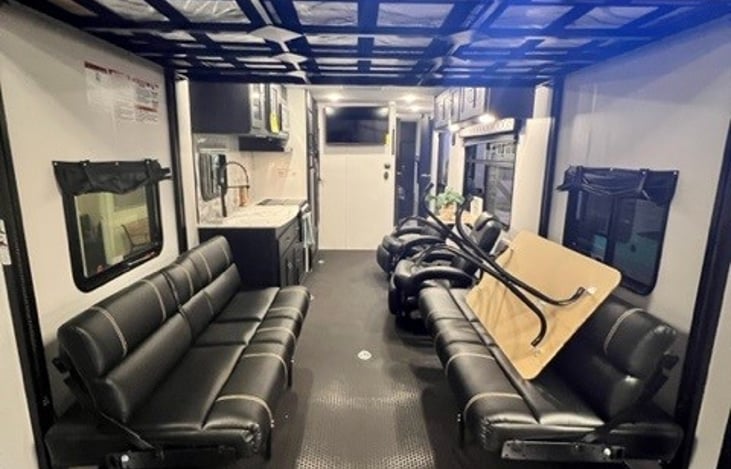 Garage/living room/Kitchen