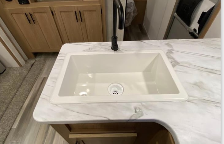 Nice farm style kitchen sink