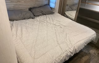Two Bed/bathroom 5th Wheel w/ Bunkhouse
