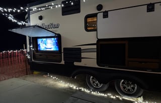 LARGE FAMILY CAMPER WITH PRIVATE QUEEN BEDROOM